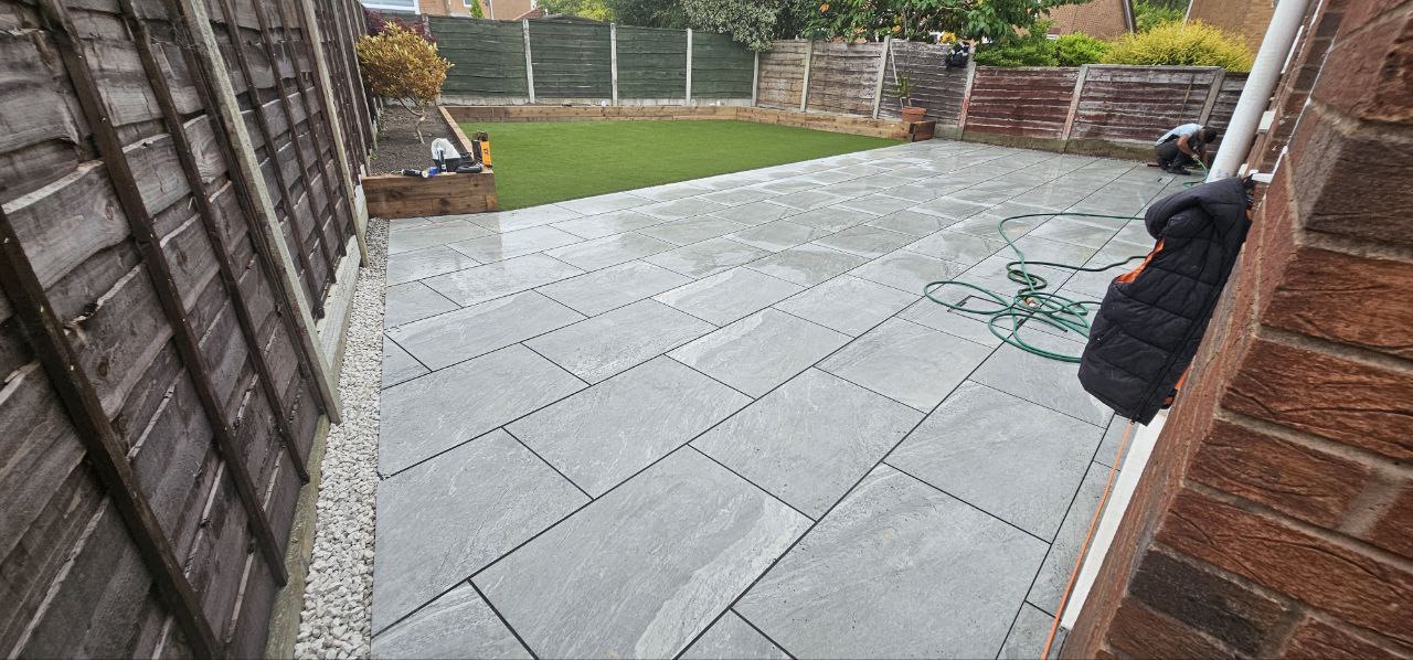 Block paving with geometric pattern